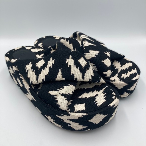 H&M Black White Ikat Pattern Platform Slide Sandals Size 40 (Fit US Size 9) - Picture 3 of 8
